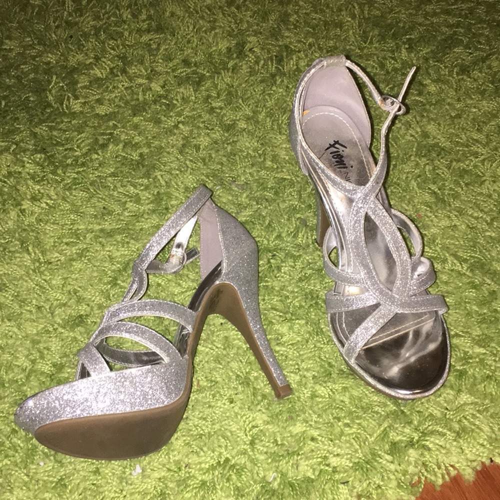 Glitter occasion heels with a platform, size 6